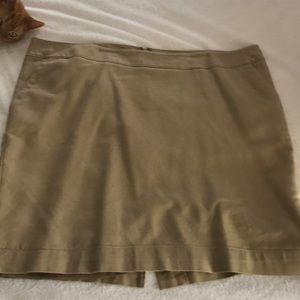 Perfect khaki skirt!